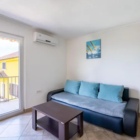 Elegant Holiday In Lovran With Swimming Pool Nyaraló