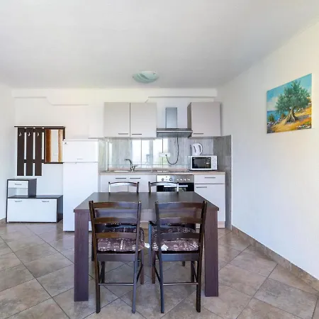 Elegant Holiday In Lovran With Swimming Pool Nyaraló